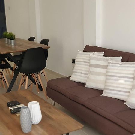 Апартаменты Central Gem - 10 Min Walk To The Sea, Harbor And Mall Пафос Экстерьер фото