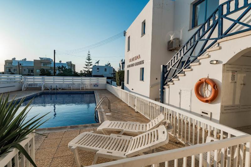 Апартаменты Central Gem - 10 Min Walk To The Sea, Harbor And Mall Пафос Экстерьер фото